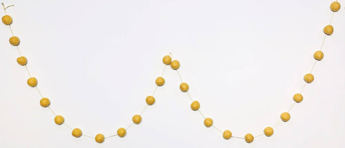 Pompom garland, yellow (provides 6 meals)