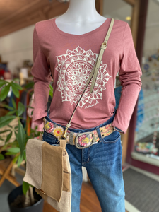 Image of the shirt displayed on a mannequin with blue jeans, fair trade belt and upcycled over the should bag.